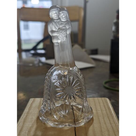 VINTAGE 4” La Vie SATIN & CRYSTAL CLEAR GLASS MINI WEDDING BELL - Picture 6 of 7